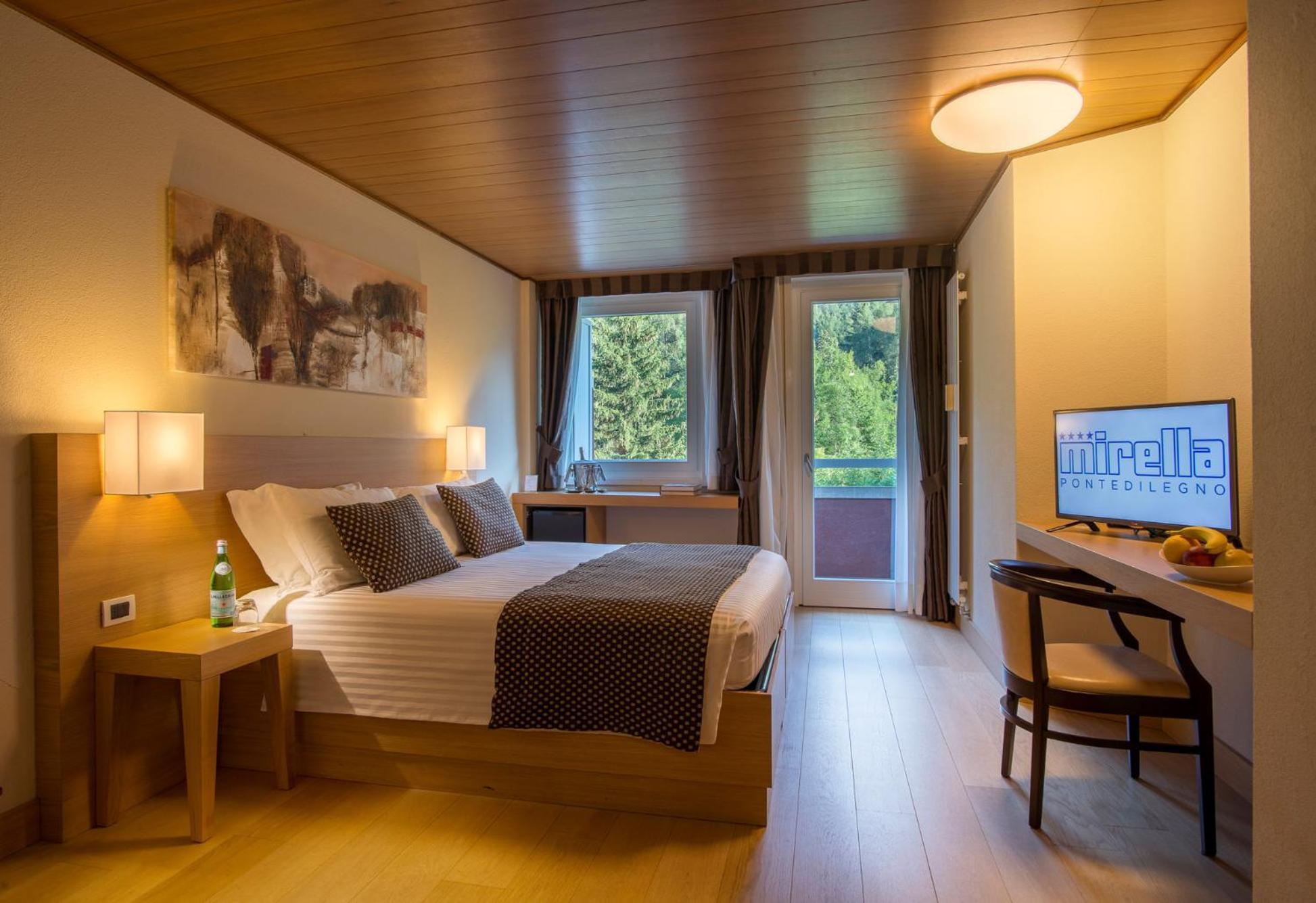 Hotel Mirella ปอนเตดีเลโญ ภายนอก รูปภาพ
