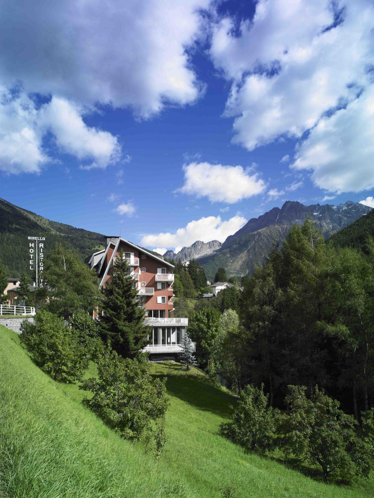Hotel Mirella ปอนเตดีเลโญ ภายนอก รูปภาพ