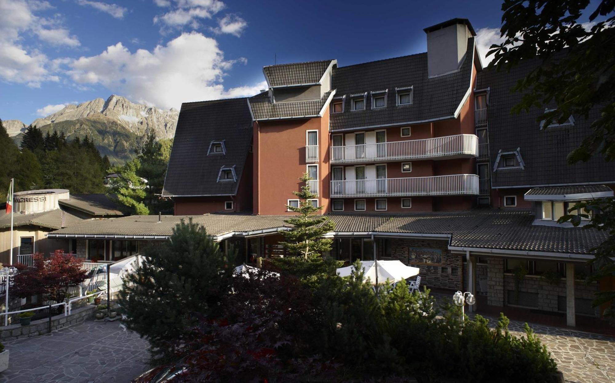 Hotel Mirella ปอนเตดีเลโญ ภายนอก รูปภาพ