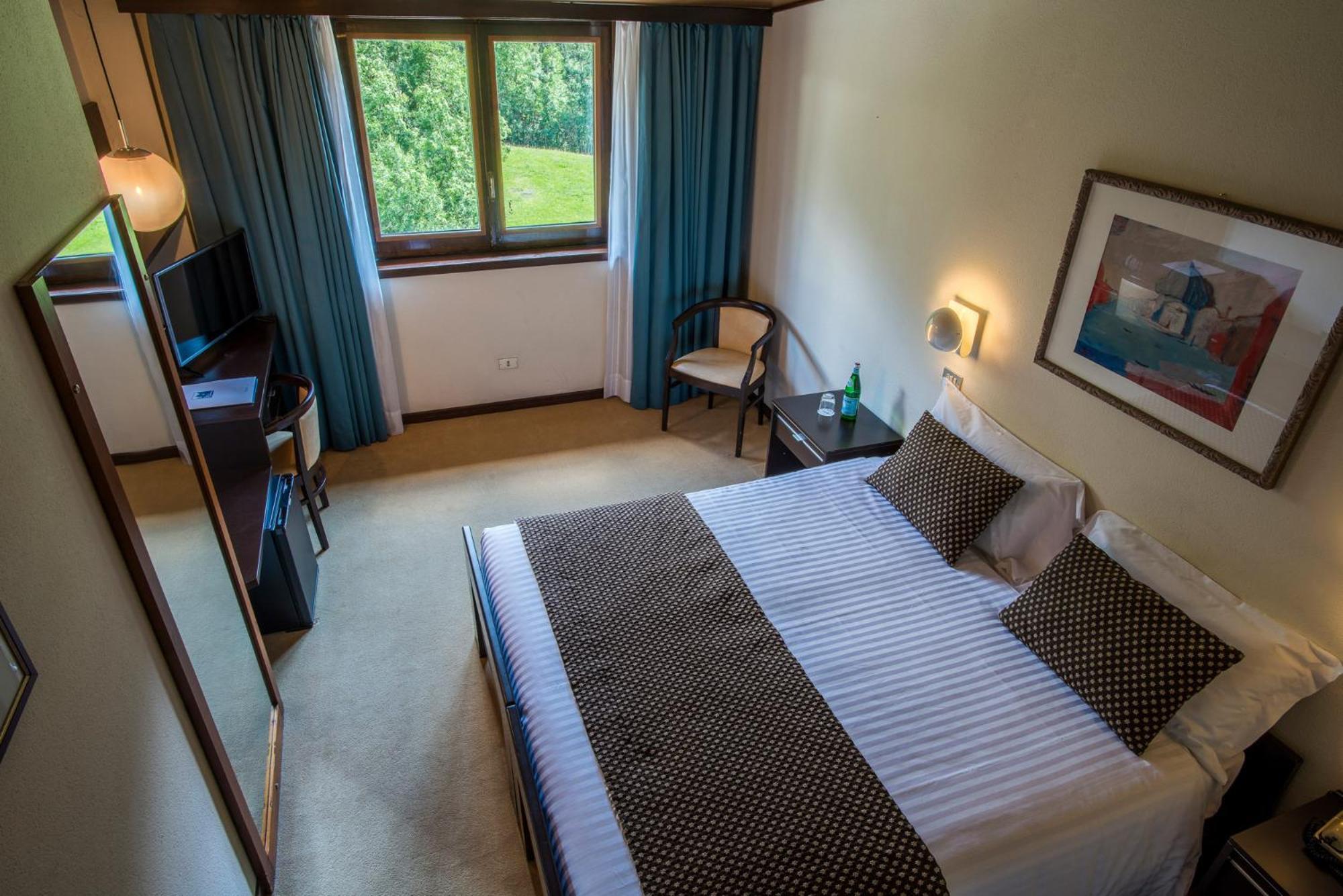 Hotel Mirella ปอนเตดีเลโญ ภายนอก รูปภาพ