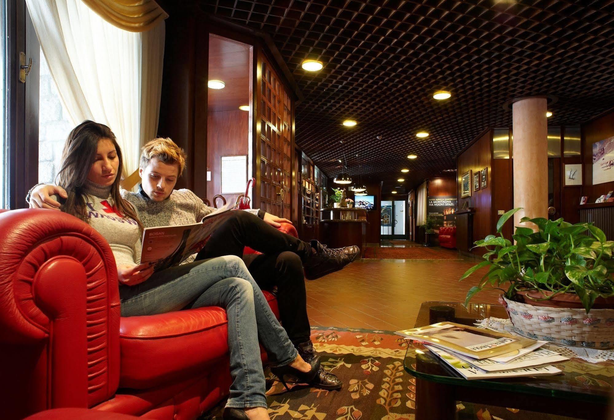 Hotel Mirella ปอนเตดีเลโญ ภายนอก รูปภาพ